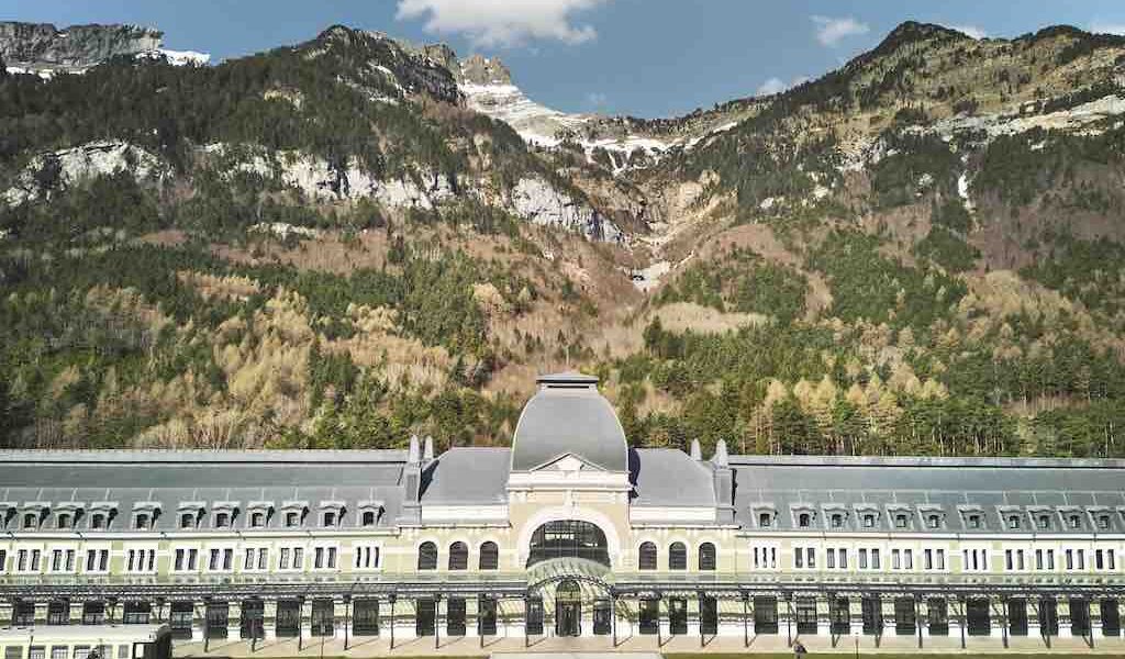 Canfranc Estación hotel Pirenei