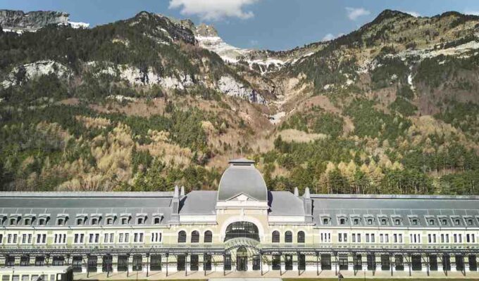 Canfranc Estación hotel Pirenei